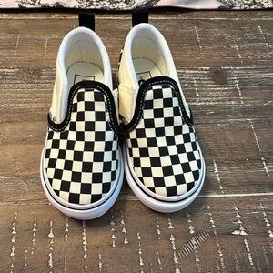 BRAND NEW toddler Vans Checkered Slip-On sneakers!!